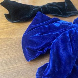 Black and Blue Bow Set